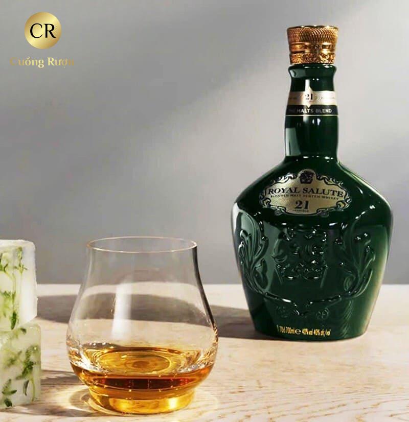 Royal Salute 21 Năm – Malts Blend 7 chivas 21 xanh lá