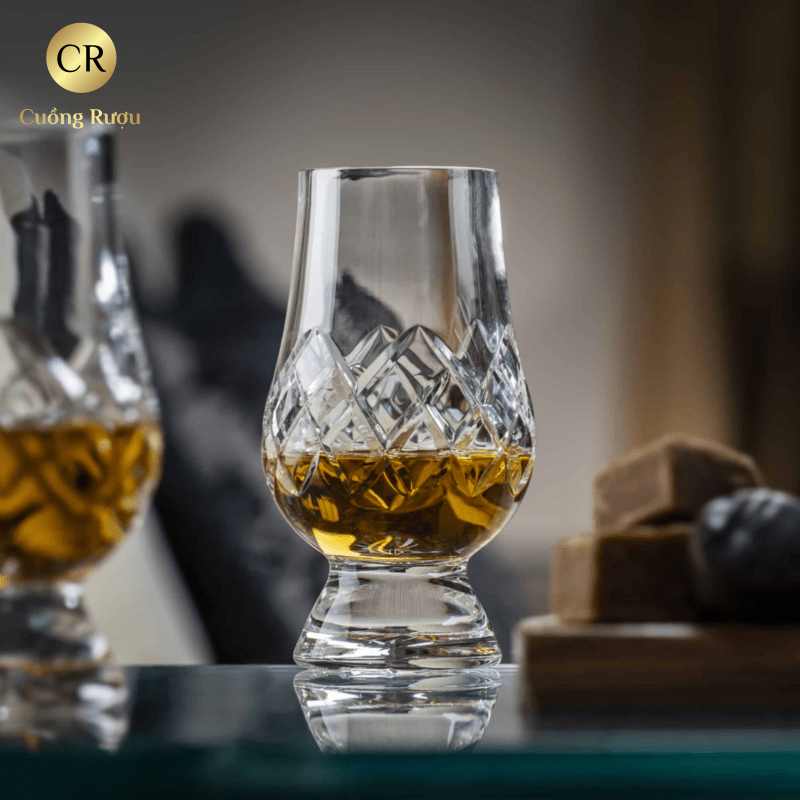 Top 10 Ly Chivas Chuẩn Dành Cho Người Sành Rượu Whisky 19 ly uống rượu whisky