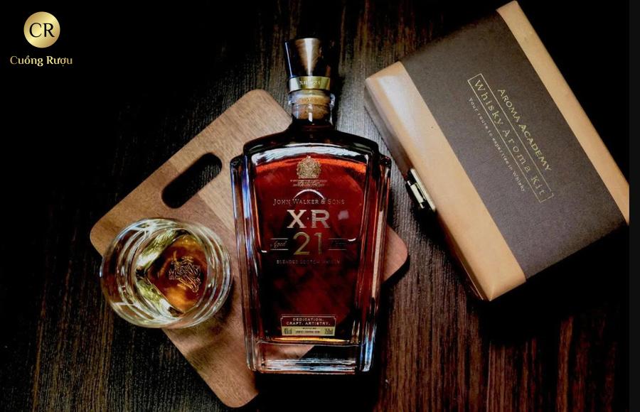 John Walker & Sons XR 21 Năm 6 Giá rượu XR 21 khác nhau theo từng phiên bản