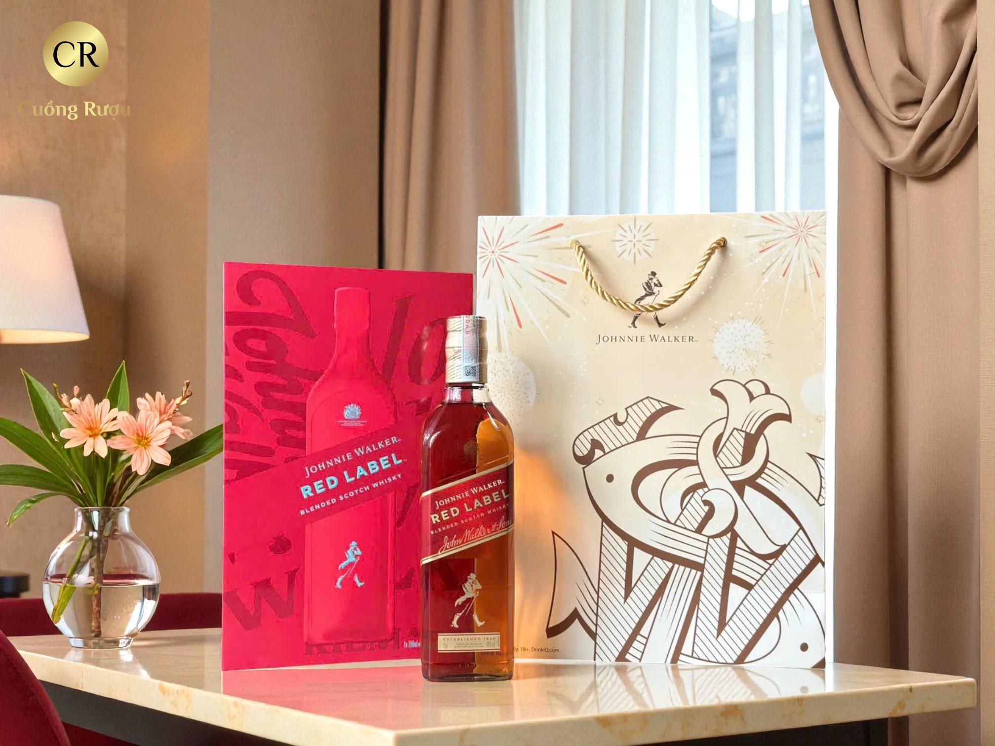 Johnnie Walker Red Label Hộp Quà Tết 2026 8 Mua hộp quà Red Label tại Cuồng Rượu