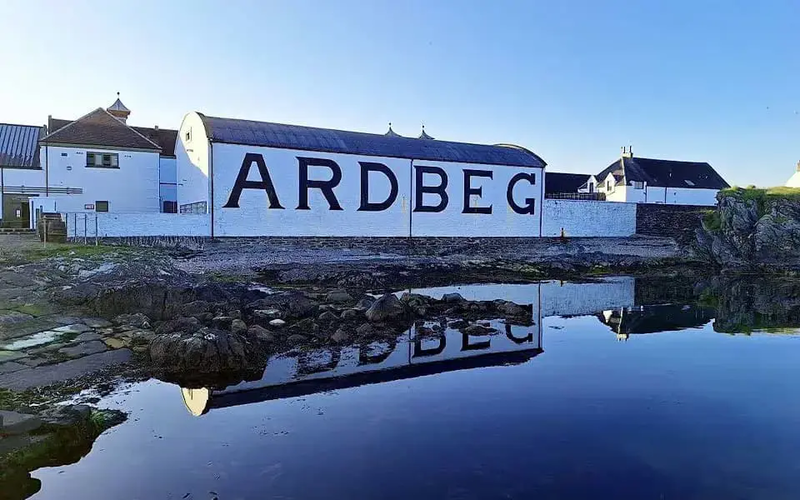Ardbeg Laphroaig: Cuộc Chạm Trán Của Những Kẻ Cuồng Khói Vùng Islay 8 Ardbeg laphroaig