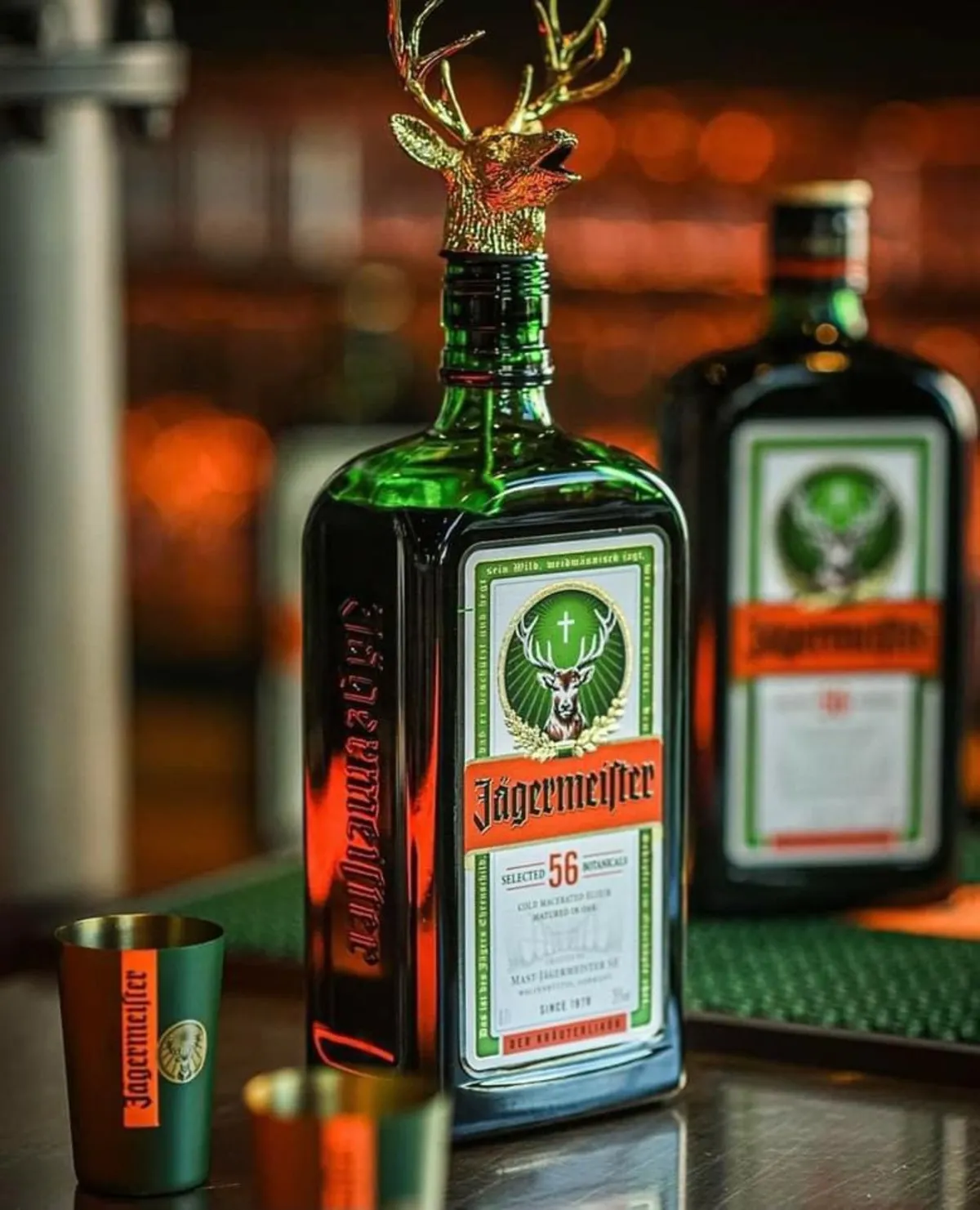 So sánh 9 loại rượu Jagermeister được ưa chuộng trên thế giới 10 Chai Jägermeister cổ điển 35% trong các loại rượu Jagermeister