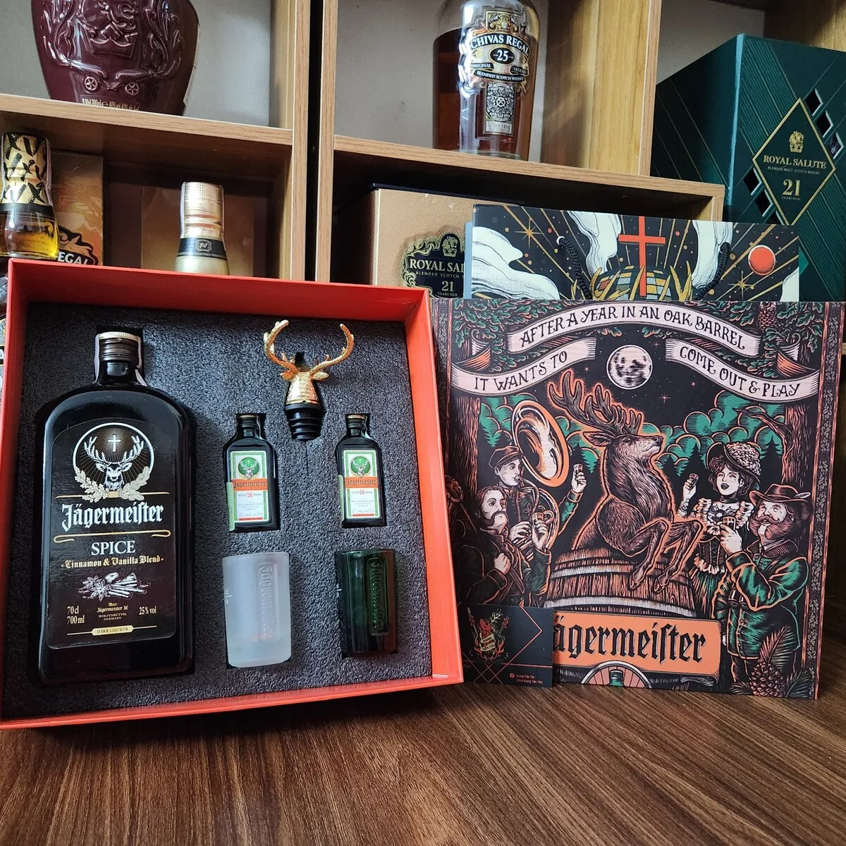 So sánh 9 loại rượu Jagermeister được ưa chuộng trên thế giới 12 Các loại rượu Jagermeister – Spice hương quế và vanilla 25%