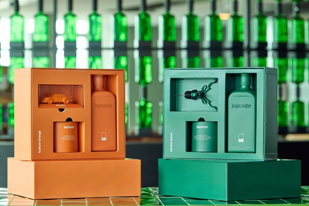 So sánh 9 loại rượu Jagermeister được ưa chuộng trên thế giới 16 Các loại Jagermeister – bộ thiết kế Jägermeister x Pantone
