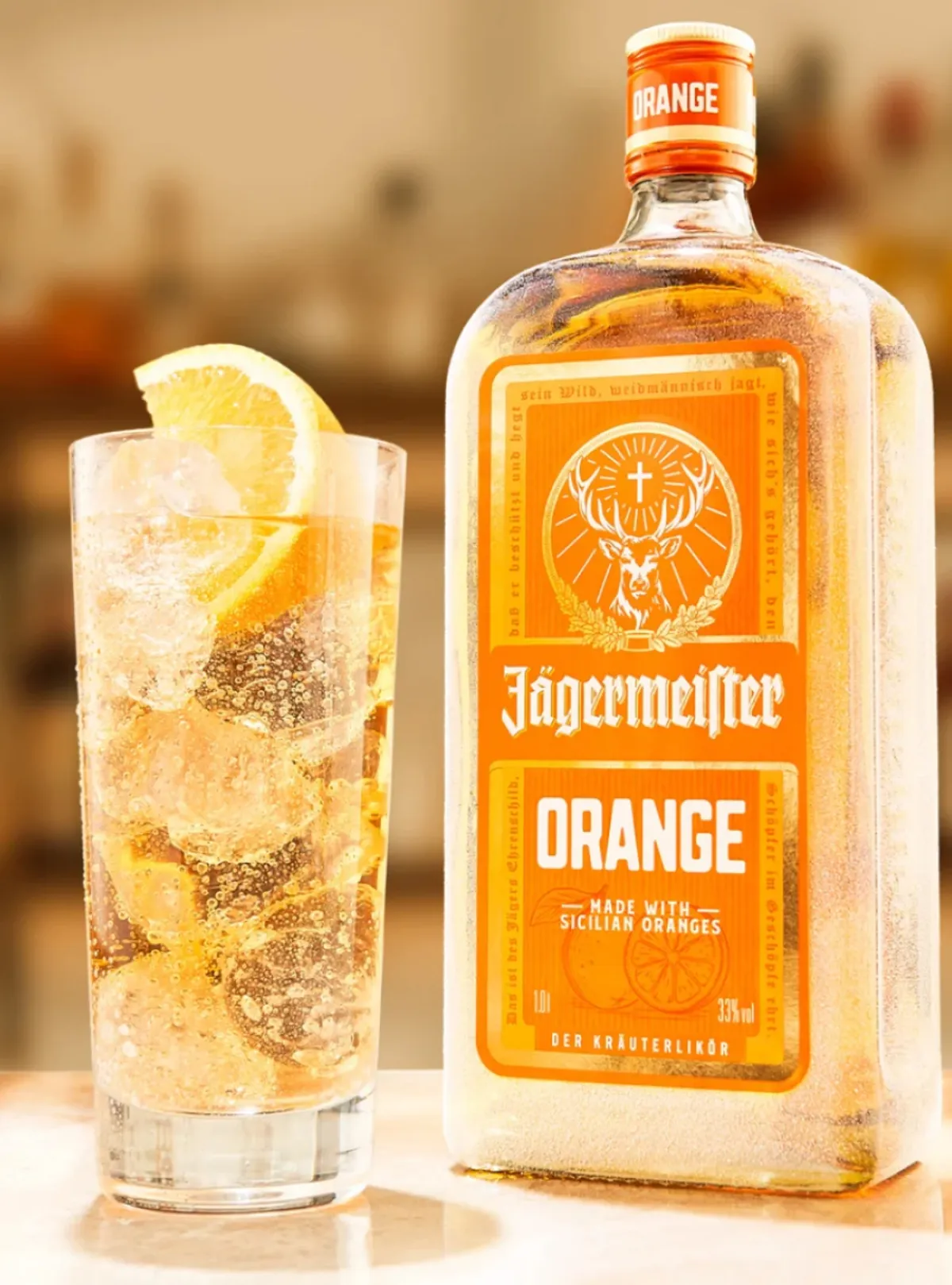 So sánh 9 loại rượu Jagermeister được ưa chuộng trên thế giới 17 Chai Jägermeister Orange bên cam và quýt trong các loại rượu Jagermeister