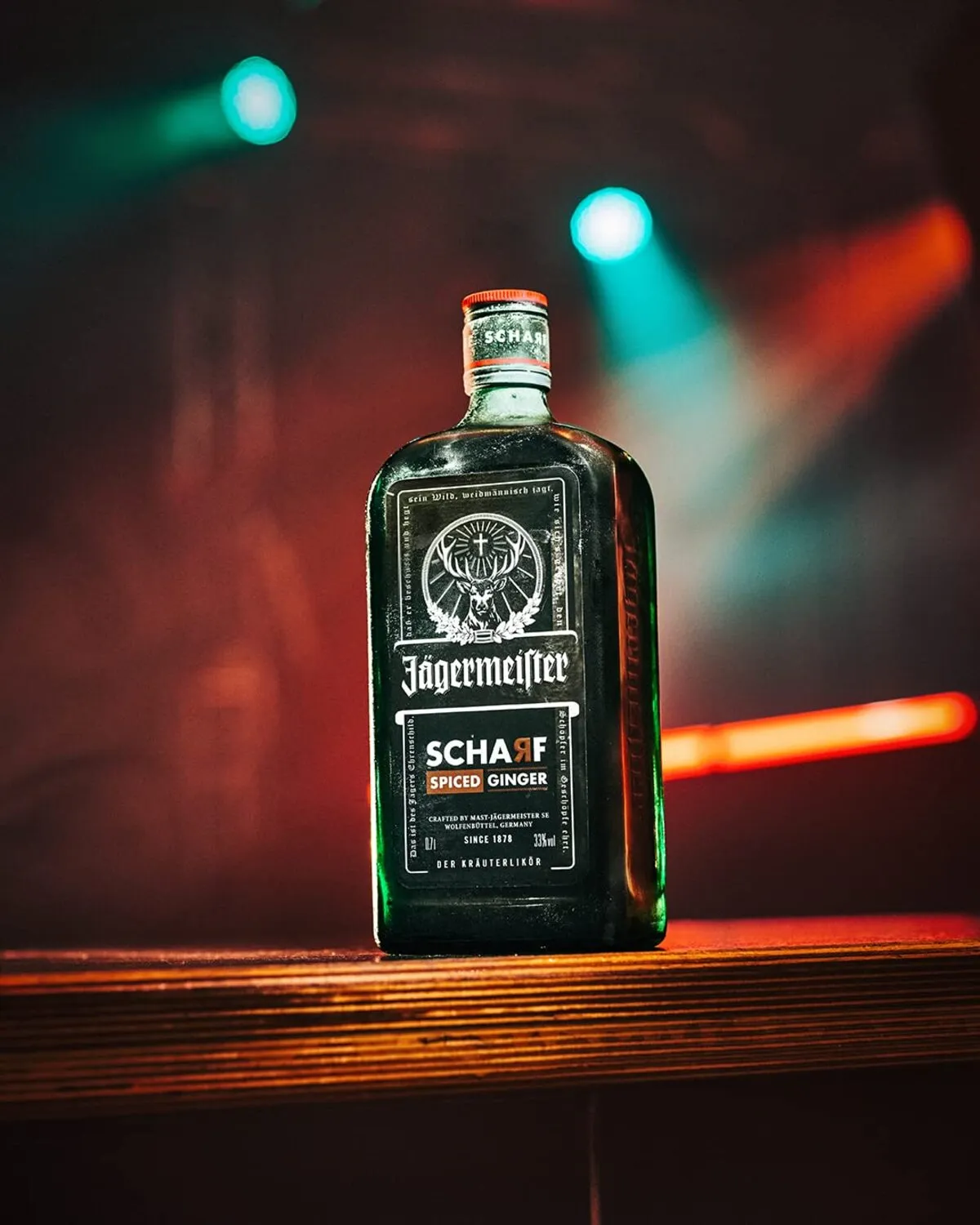 So sánh 9 loại rượu Jagermeister được ưa chuộng trên thế giới 18 Jägermeister Scharf Hot Ginger bên gừng và ly shot trong các loại Jagermeister