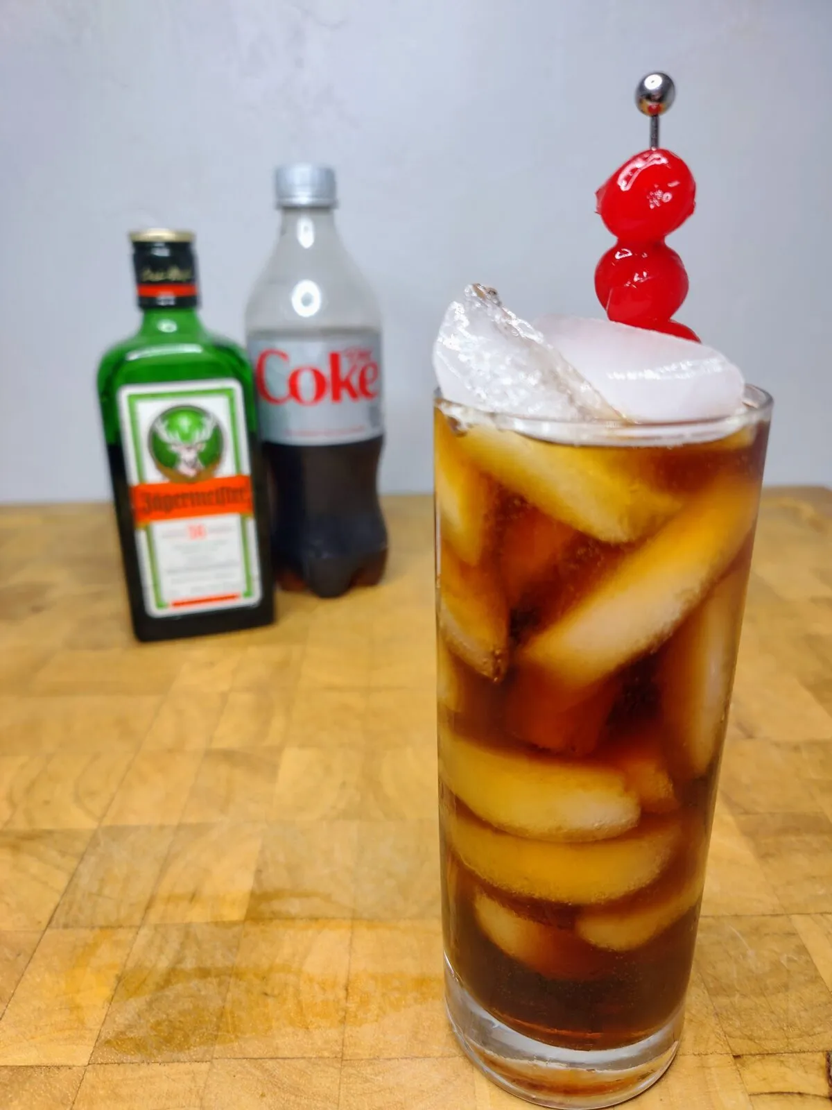 Coca Jager: Cách pha Jägermeister với Coca-Cola ngon, đúng tỷ lệ 8 jagermeister pha với coca