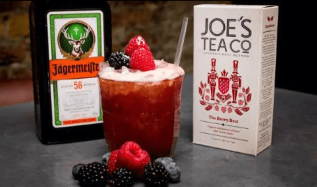 Rượu Jagermeister mix với gì ngon? 12 công thức pha chế dễ làm tại nhà 22 cách pha rượu jagermeister thành cocktail Jager Raspberry với syrup phúc bồn tử