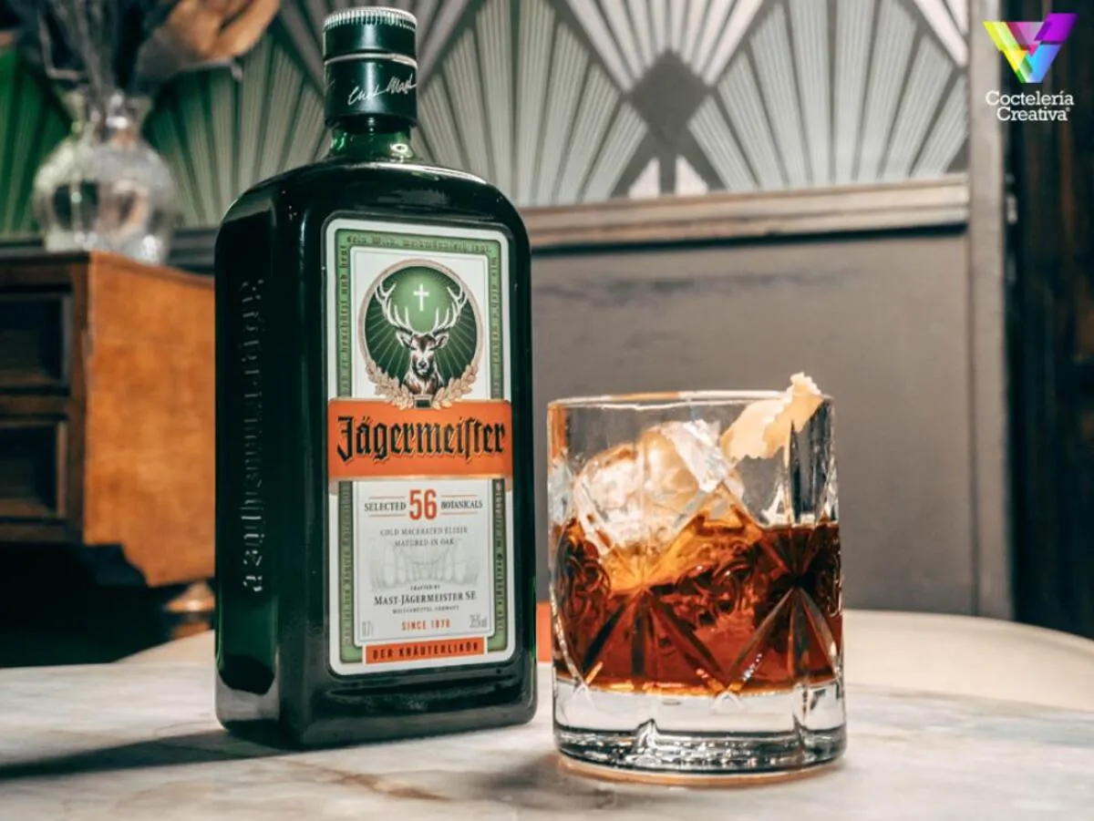 Rượu Jagermeister mix với gì ngon? 12 công thức pha chế dễ làm tại nhà 24 cách pha chế rượu jagermeister Old Fashioned với bourbon và chocolate bitters