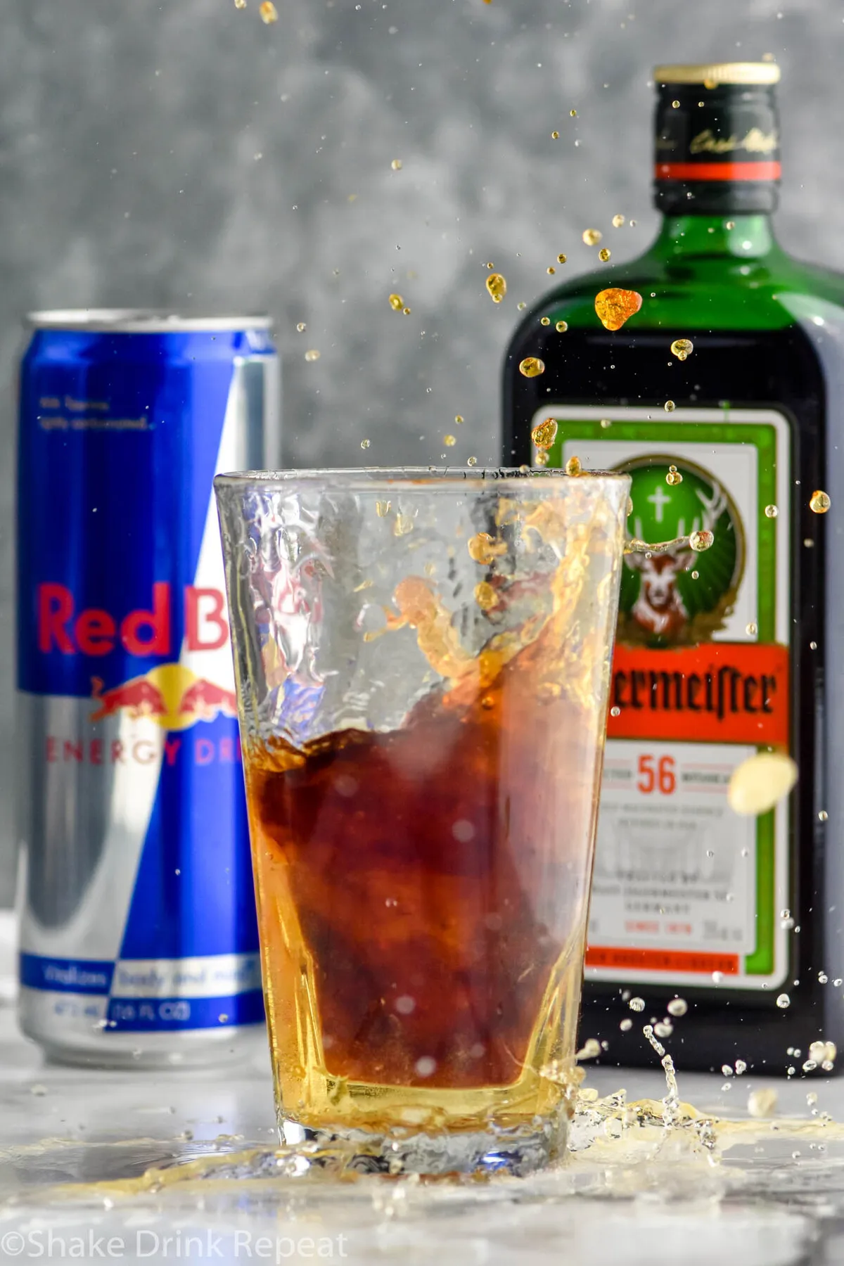 Rượu Jagermeister mix với gì ngon? 12 công thức pha chế dễ làm tại nhà 14 rượu jagermeister mix Red Bull