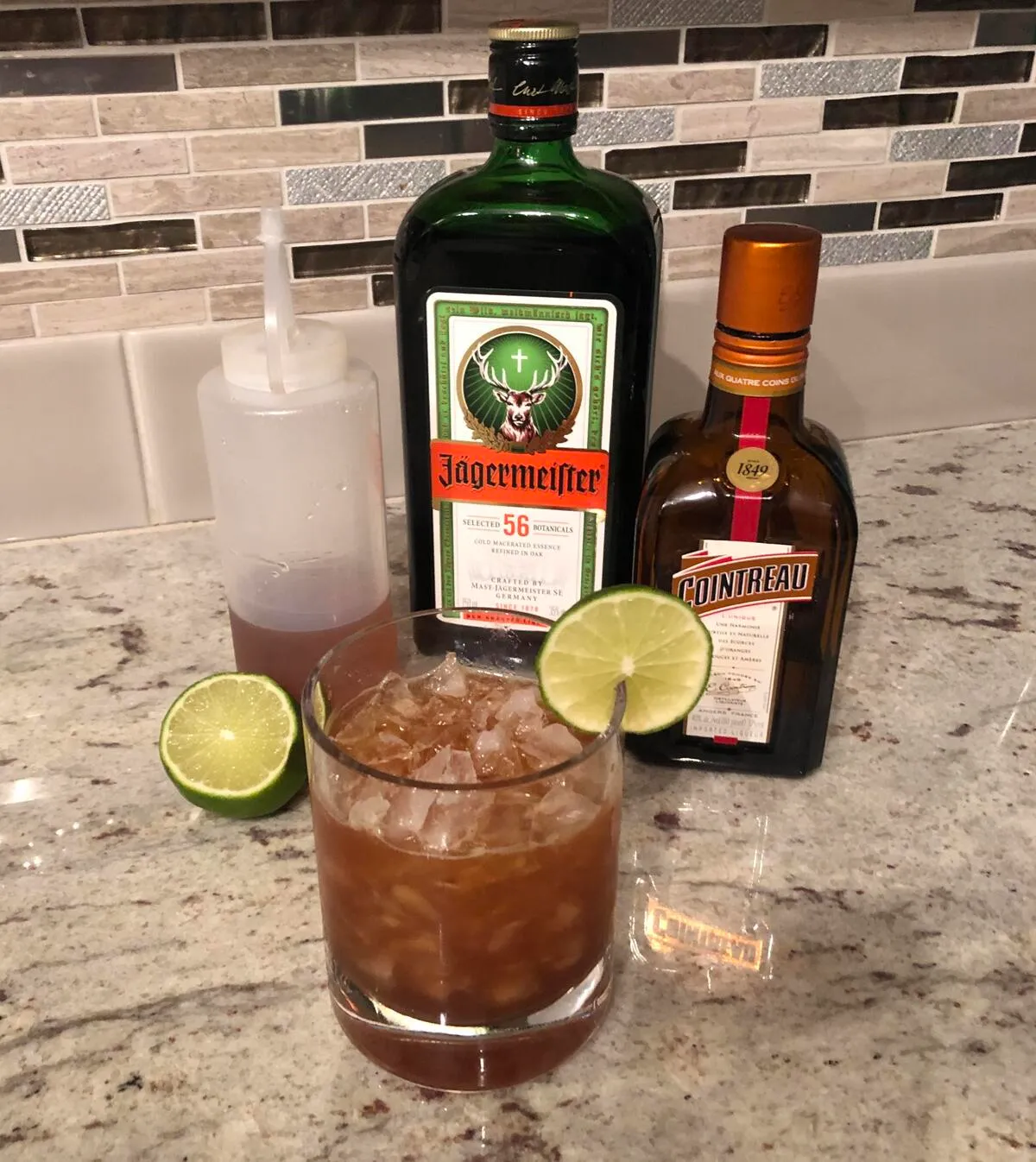 Rượu Jagermeister mix với gì ngon? 12 công thức pha chế dễ làm tại nhà 20 cách pha chế rượu jagermeister thành Jagerita với tequila và chanh xanh